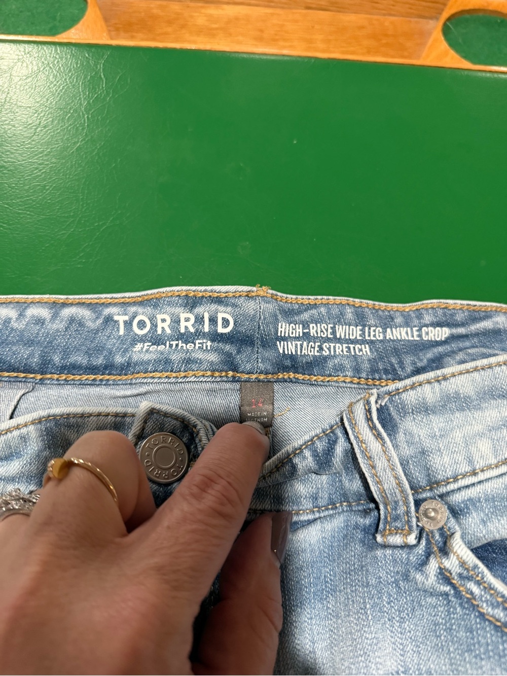 Torrid Crop High rise size 14 - Picture 3 of 4